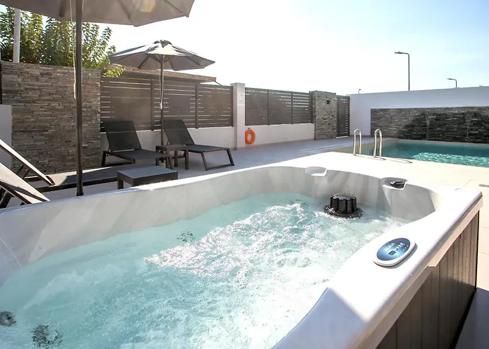 Kiki Luxury Villa Afando