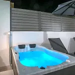 Kiki Luxury 아판토우