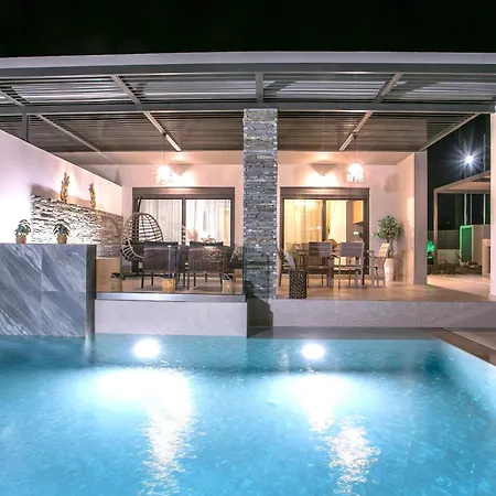 ヴィラ Kiki Luxury アファンドウ