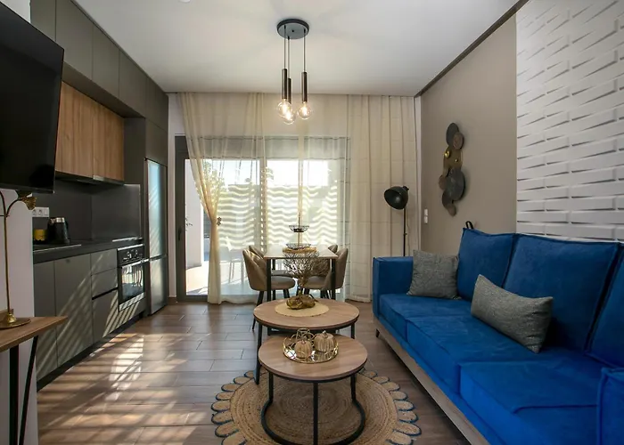 Kiki Luxury Afantou
